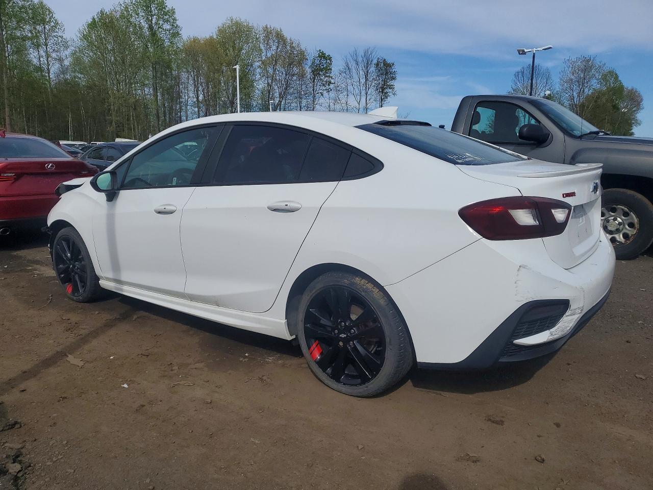 2018 Chevrolet Cruze Lt - Image 2