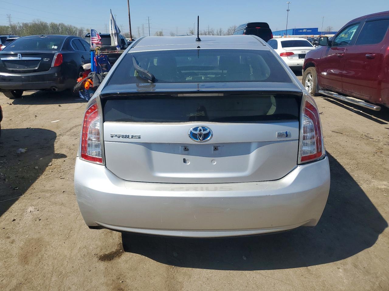 2013 Toyota Prius Two - Фото 6