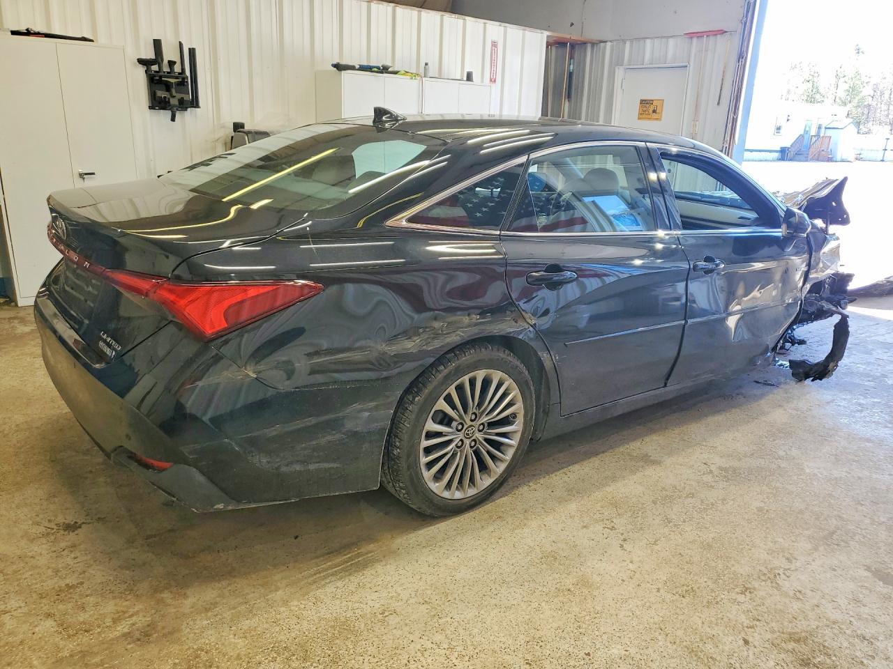 2019 Toyota Avalon Hybrid Limited - Фото 3