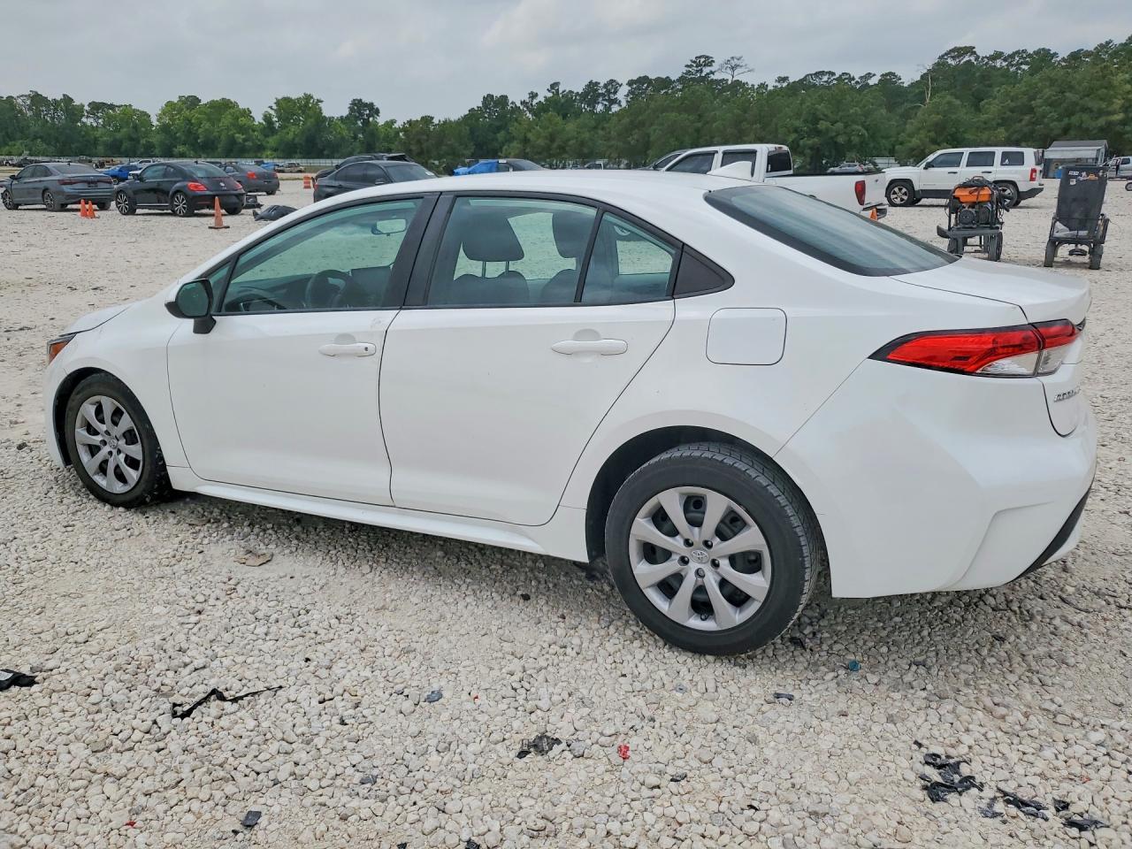 2021 Toyota Corolla Le - Image 2