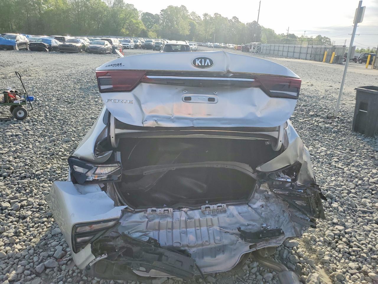 2019 Kia Forte Lxs - Image 6