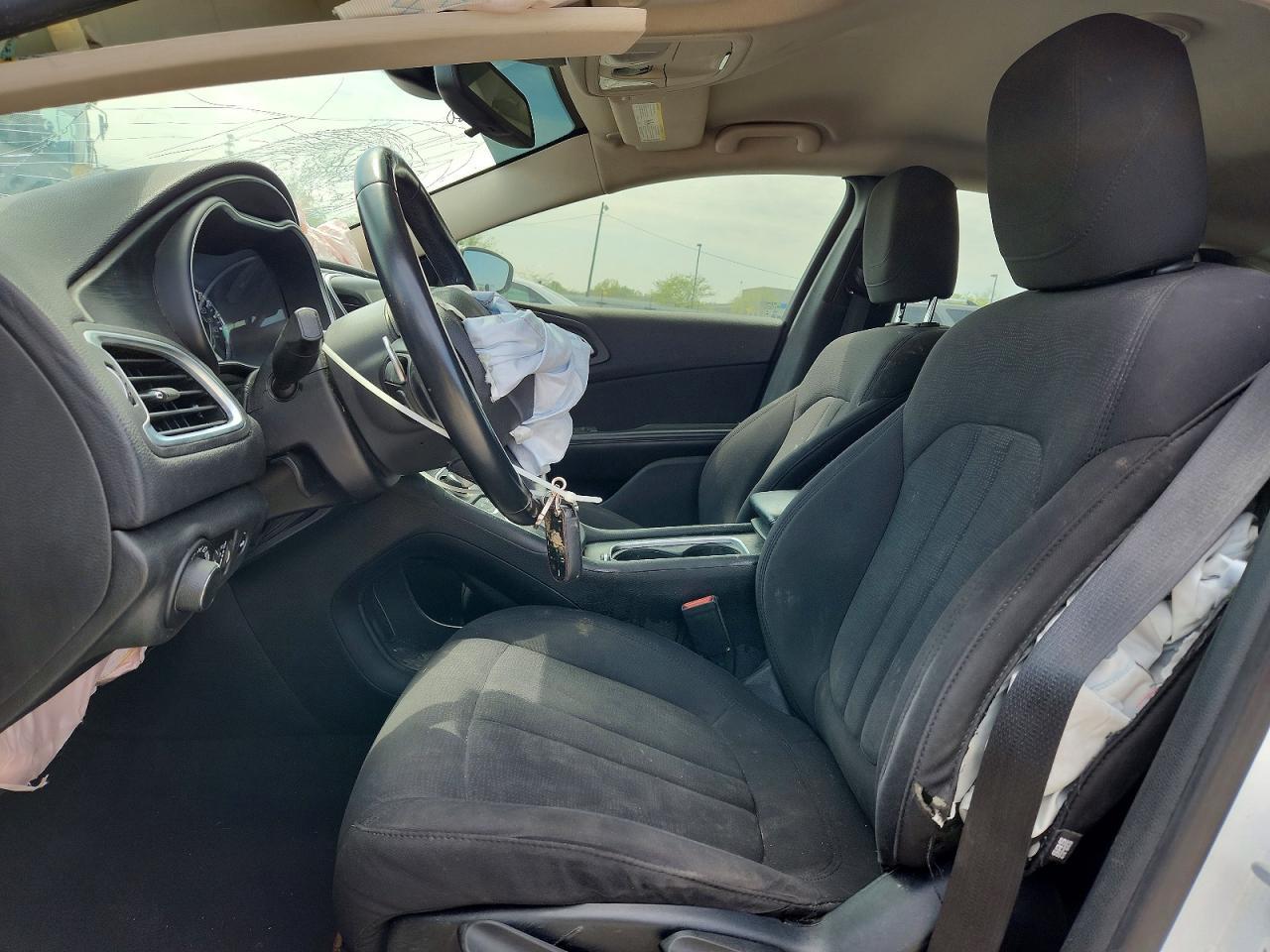 2015 Chrysler 200 Limited - Image 7