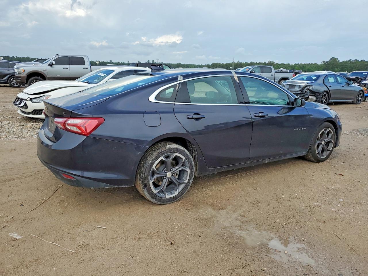 2022 Chevrolet Malibu Lt - Фото 3