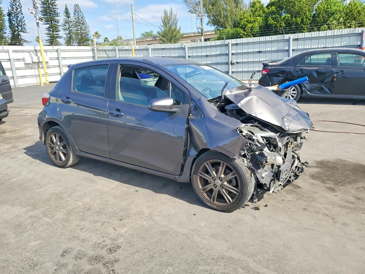 2014 Toyota Yaris 5-Door Se - Image 4