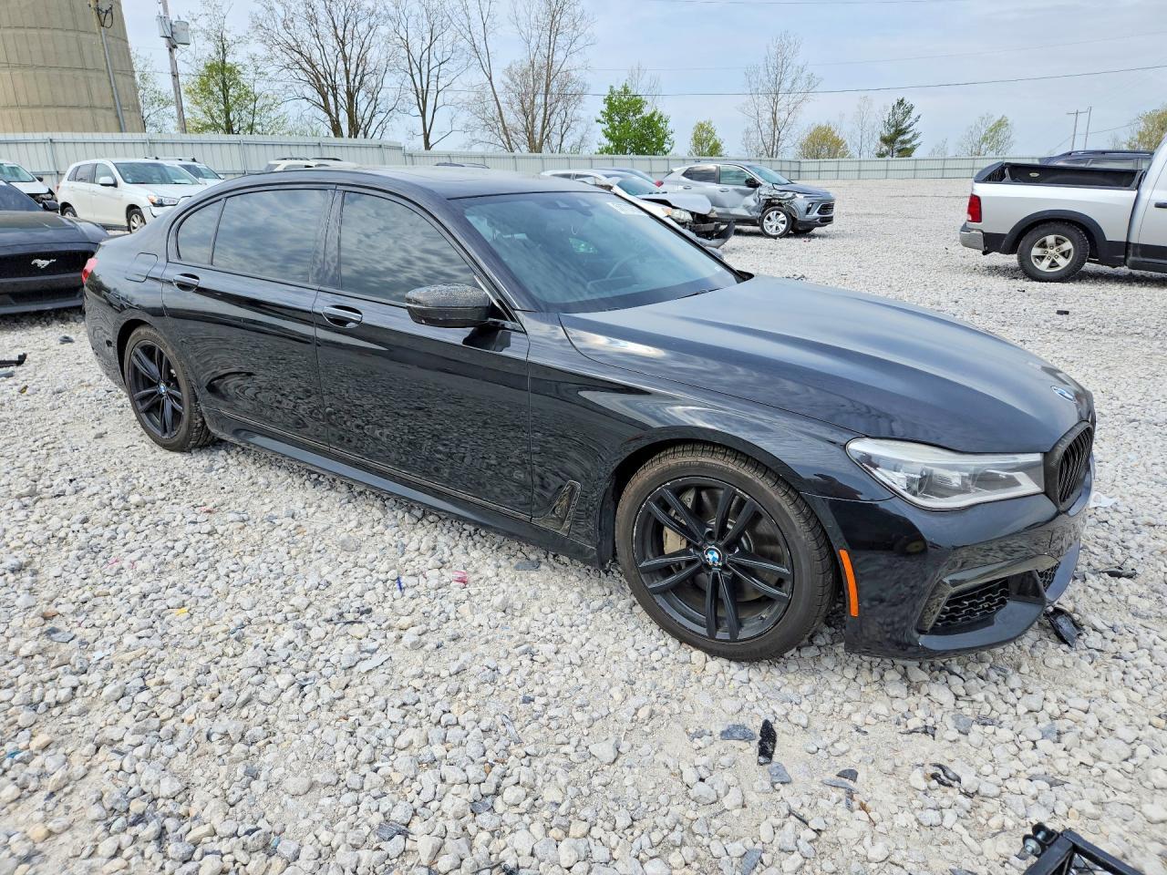 2016 BMW 750 Xi - Image 4