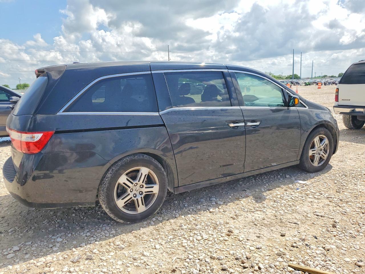 2012 Honda Odyssey Touring - Image 3