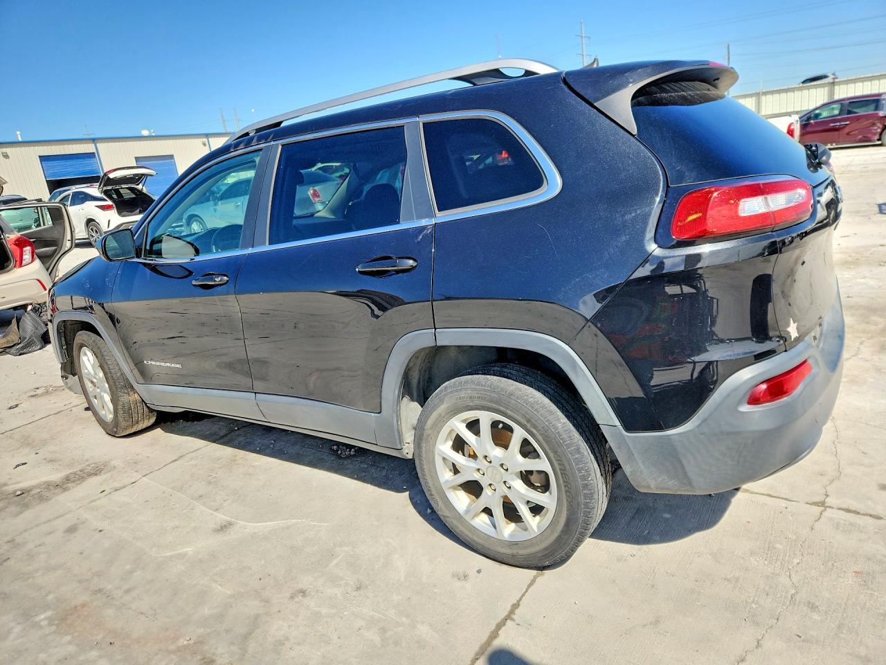 2016 Jeep Cherokee Latitude - Фото 2