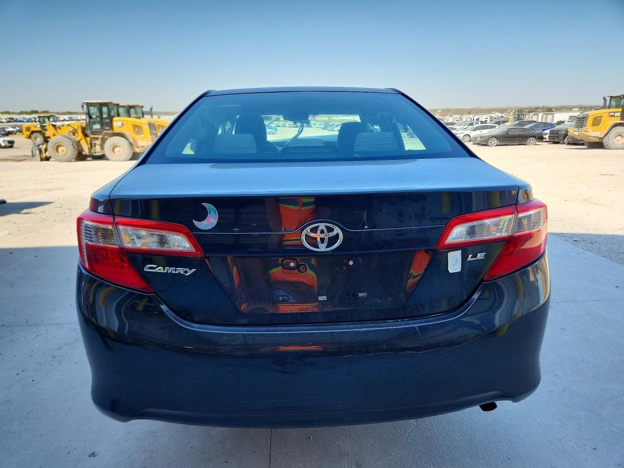 2014 Toyota Camry Le - Image 6