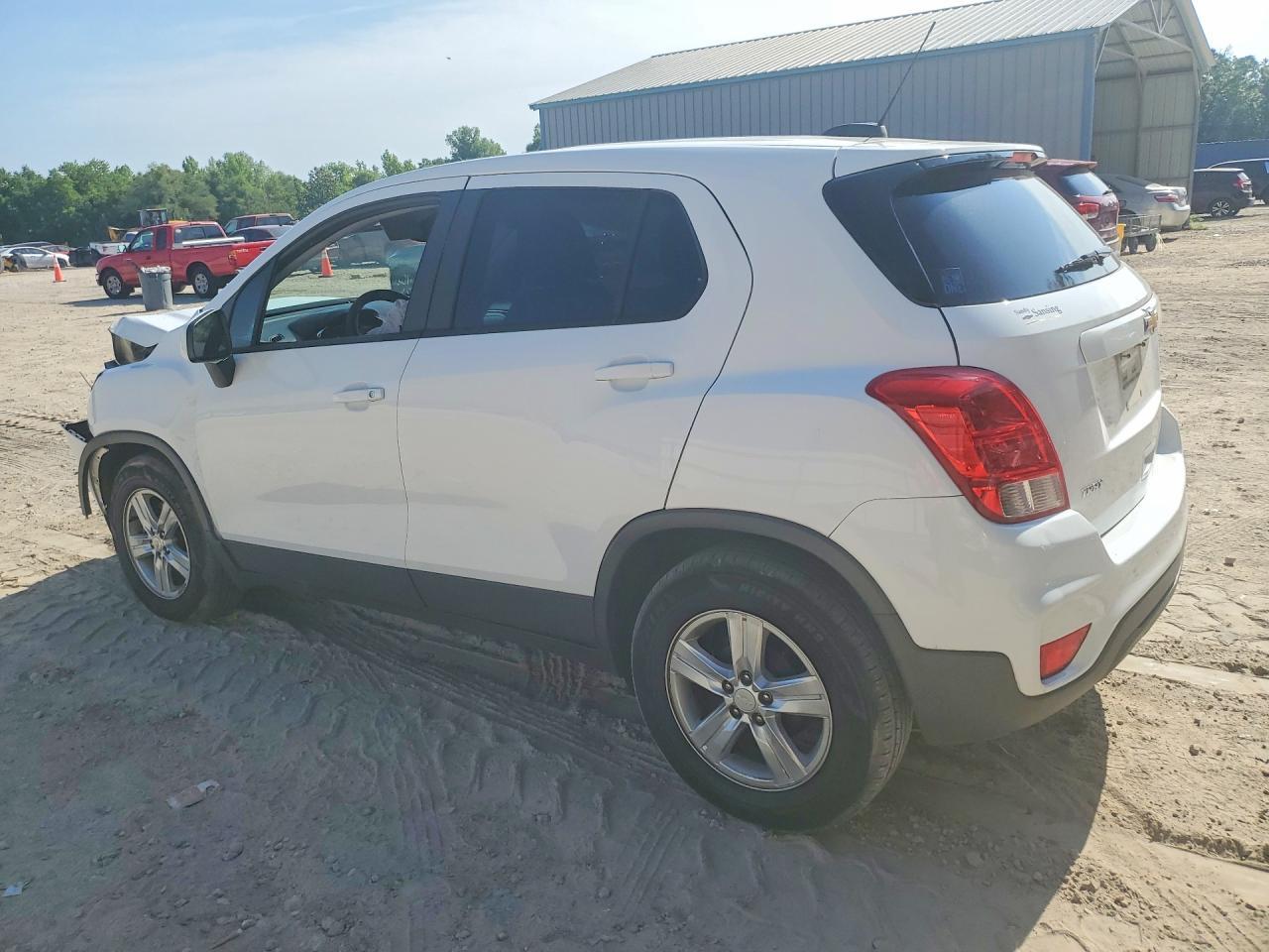2020 Chevrolet Trax Ls - Image 2