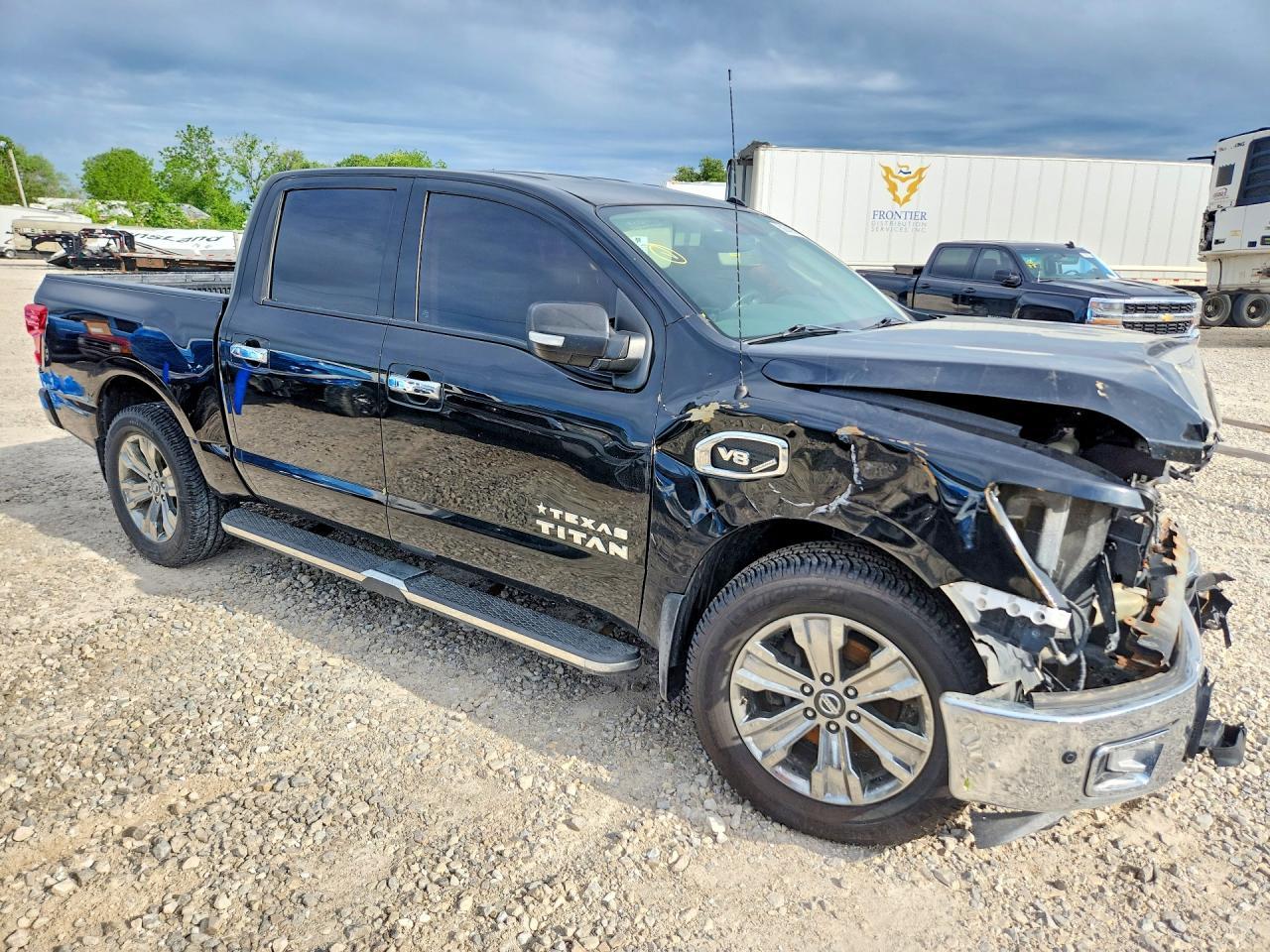2017 Nissan Titan Sv - Image 4