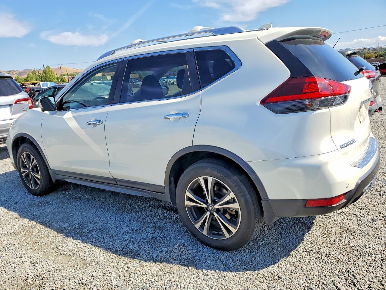2020 Nissan Rogue Sv - Image 2