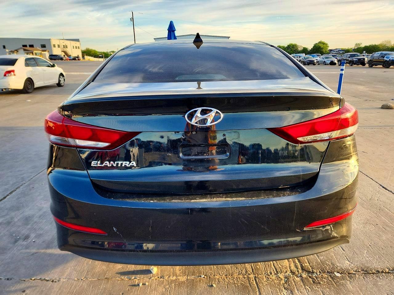 2018 Hyundai Elantra - Image 6