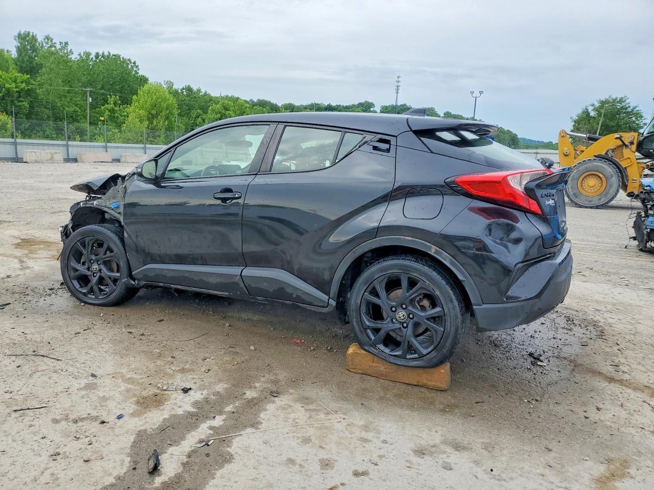 2021 Toyota C-Hr Nightshade - Фото 2