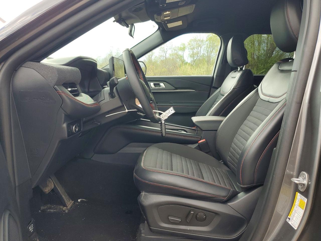 2025 Ford Explorer St-Line - Image 7