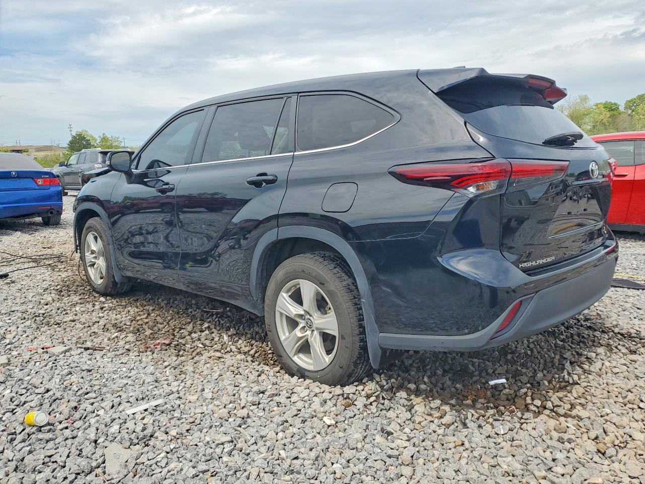 2024 Toyota Highlander Le - Image 2