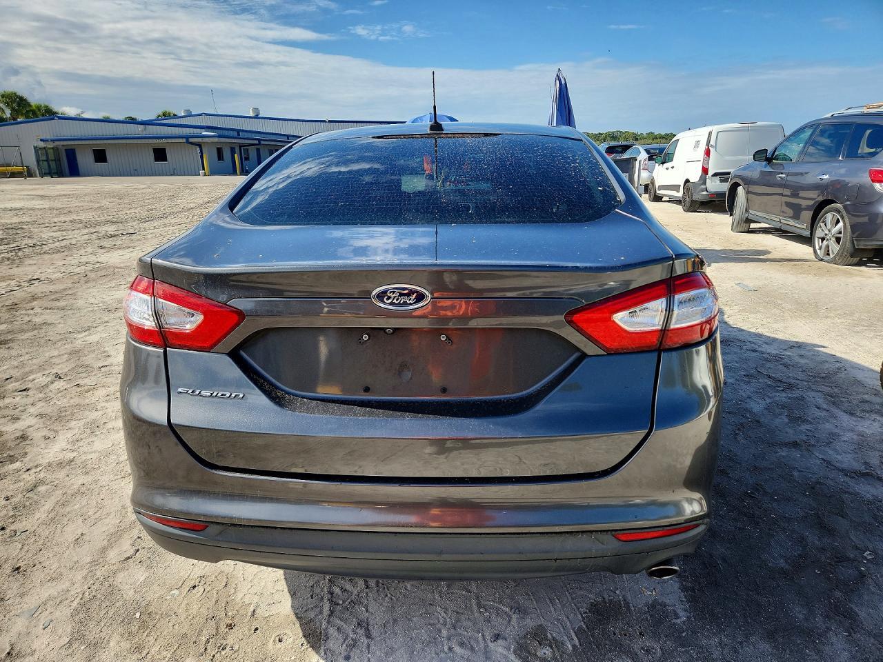 2016 Ford Fusion S - Фото 6