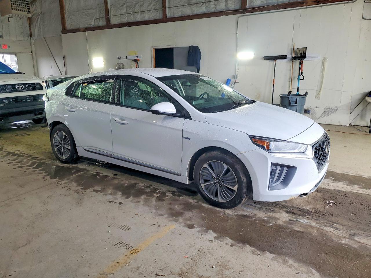 2020 Hyundai Ioniq - Фото 4