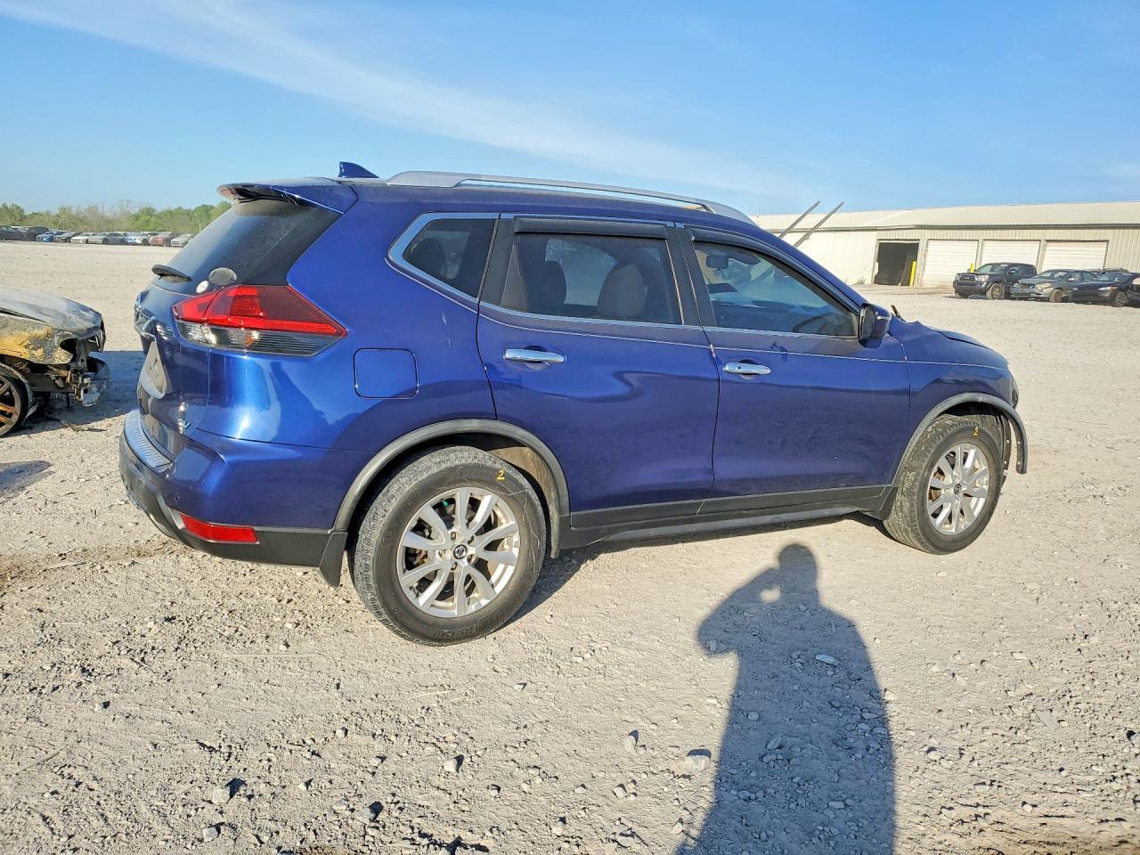 2020 Nissan Rogue Sv - Image 3