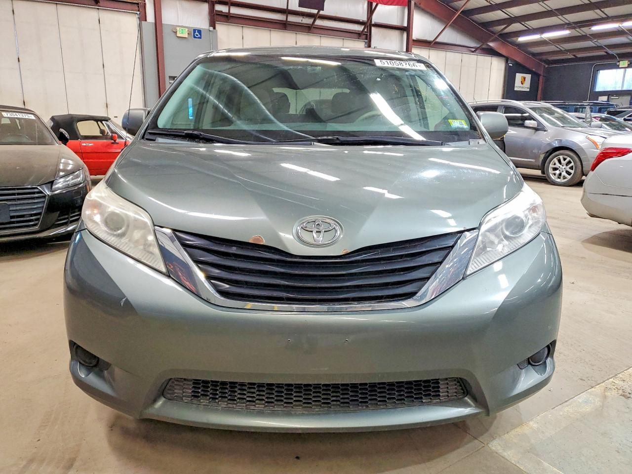 2014 Toyota Sienna Le - Image 5
