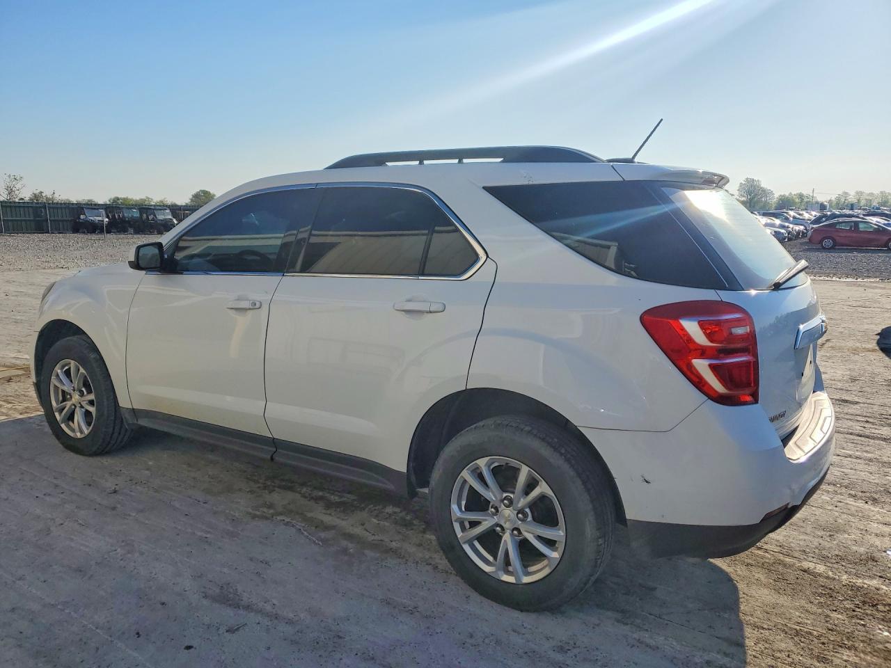 2017 Chevrolet Equinox Lt - Image 2