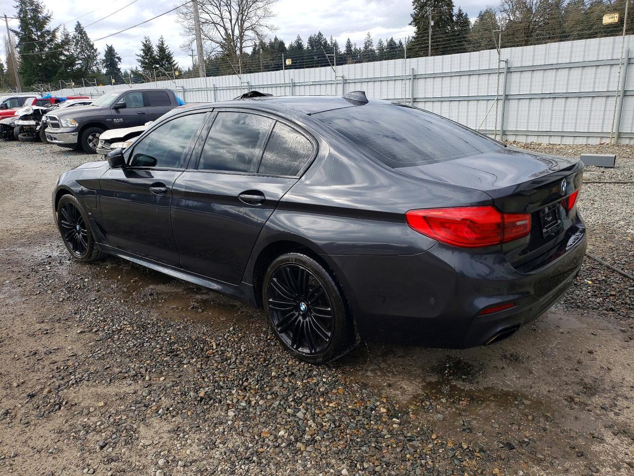 2020 BMW 530E - Фото 2