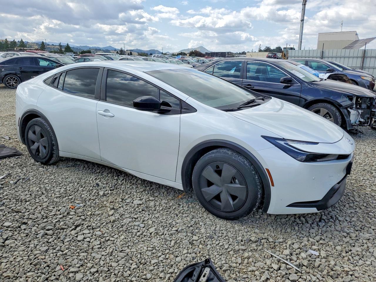 2024 Toyota Prius Le - Фото 4