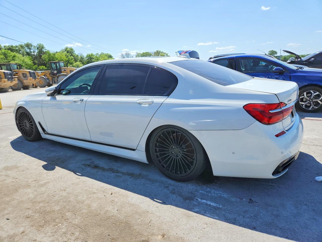 2016 BMW 750 Xi - Фото 2