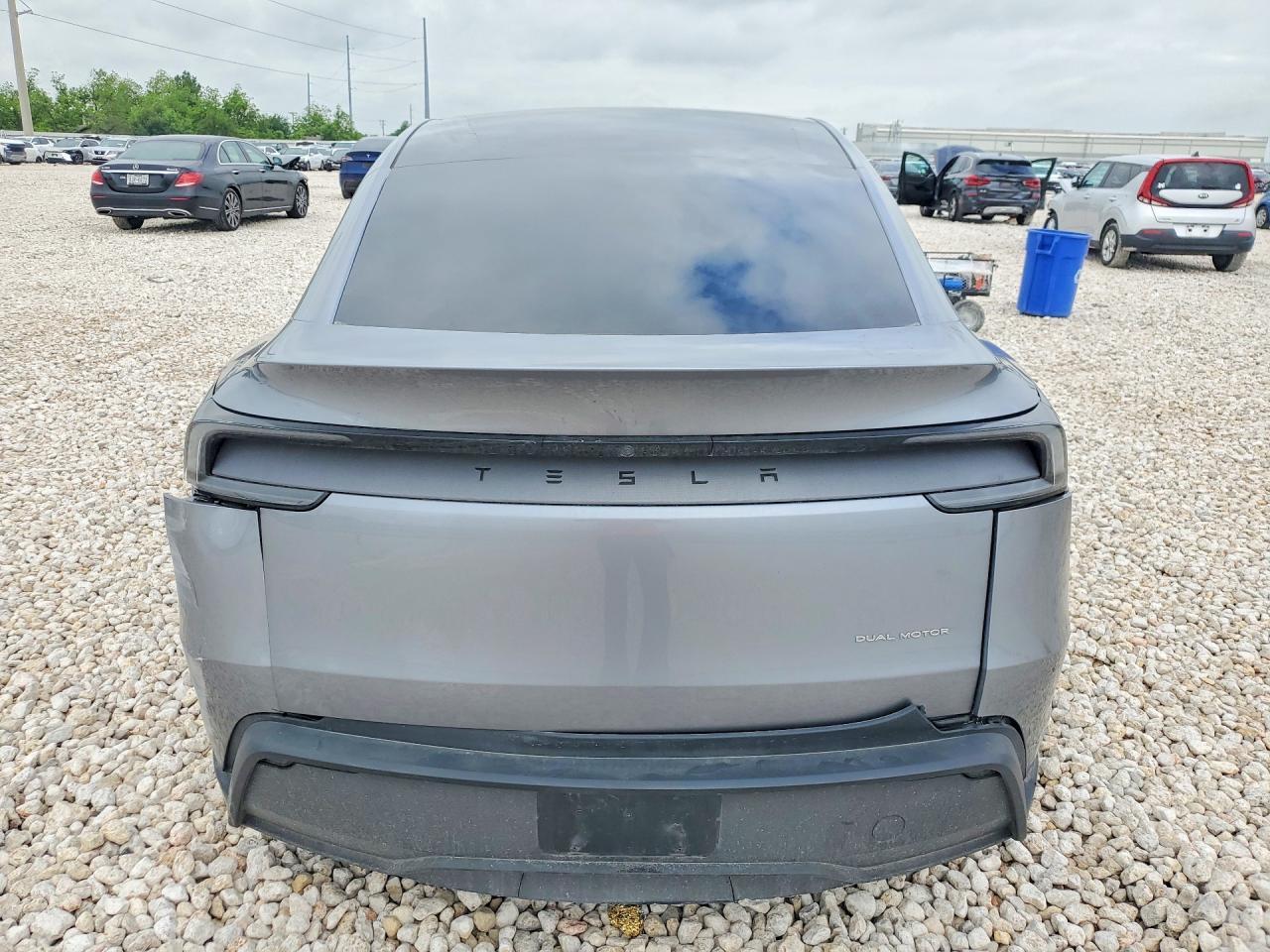 2026 Tesla Model Y - Фото 6