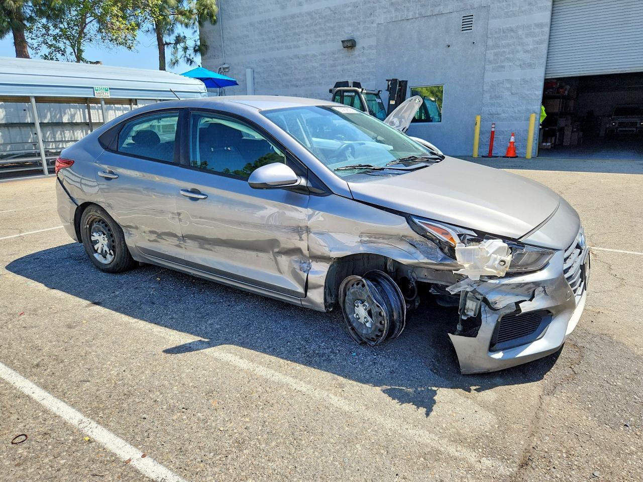 2021 Hyundai Accent Se - Фото 4