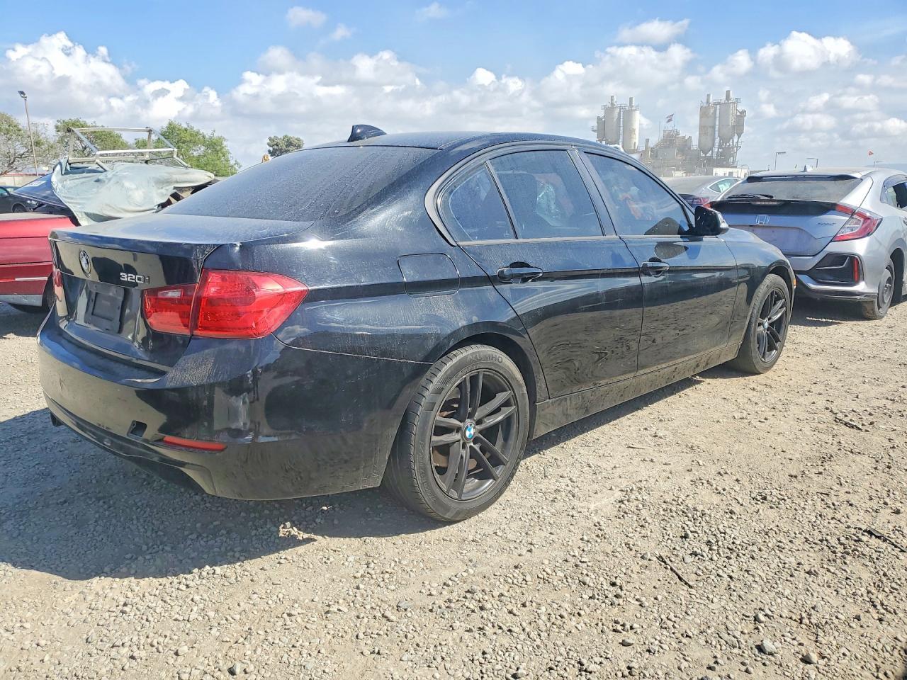 2015 BMW 320I - Фото 3