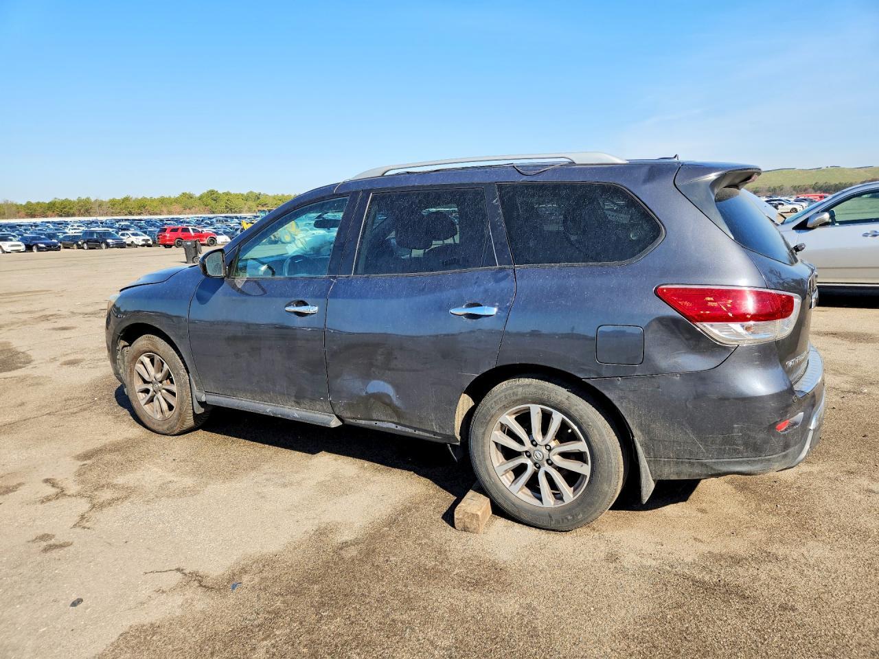 2014 Nissan Pathfinder Sv - Image 2