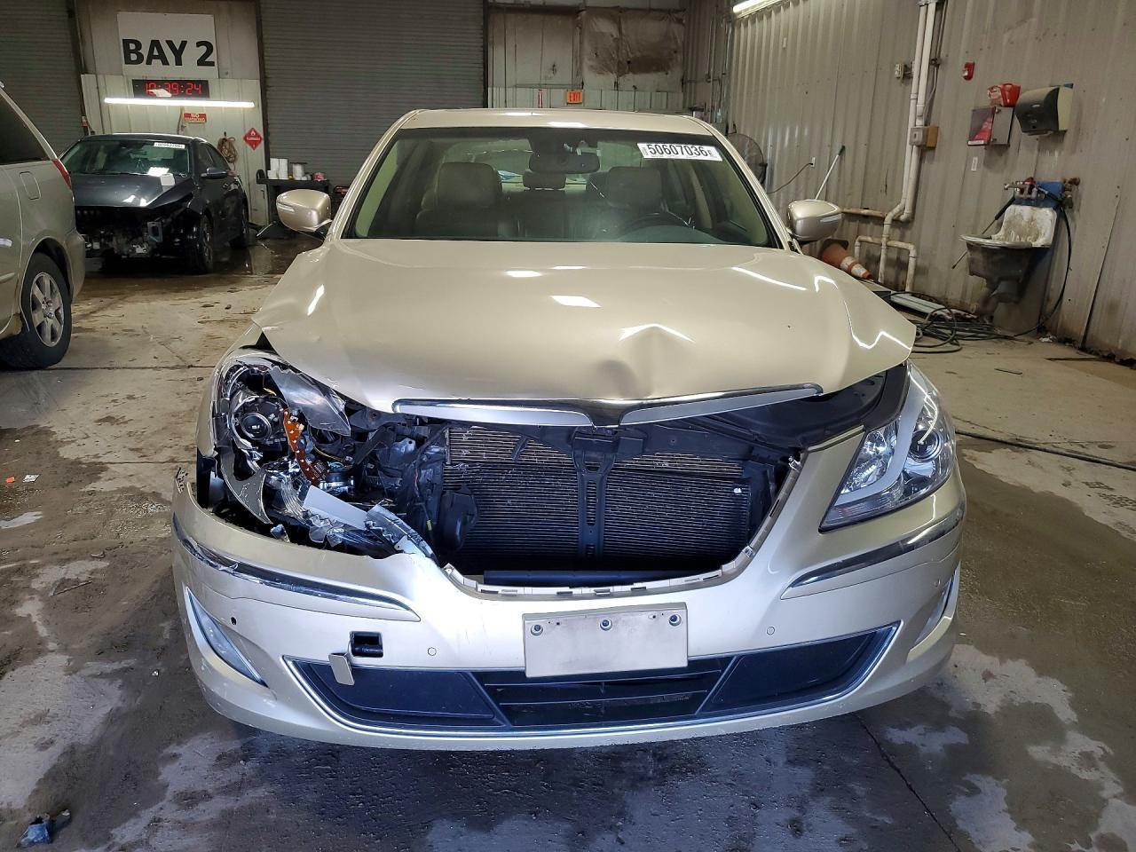 2012 Hyundai Genesis 3.8L - Фото 5