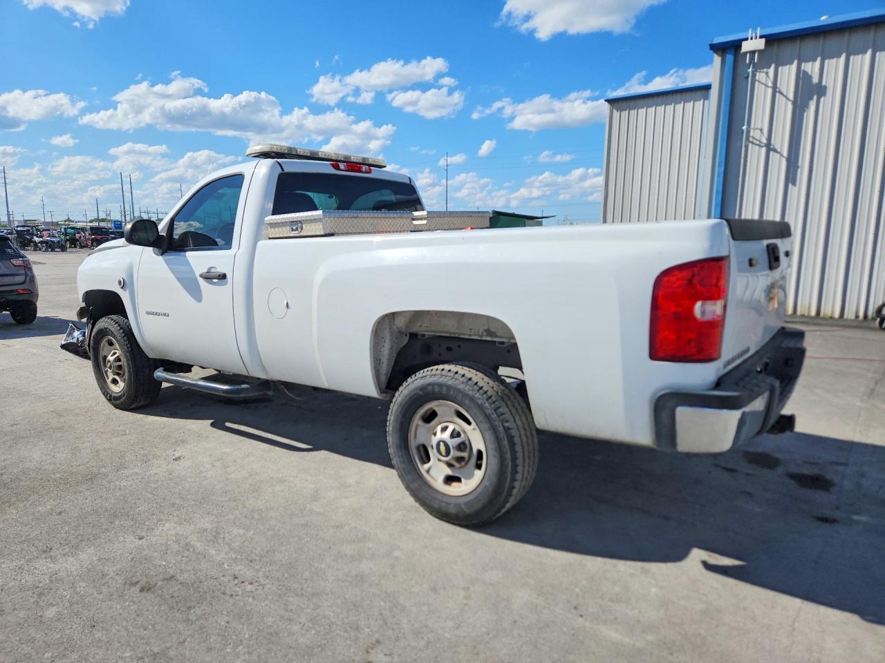 2011 Chevrolet Silverado C2500 Heavy Duty - Фото 2
