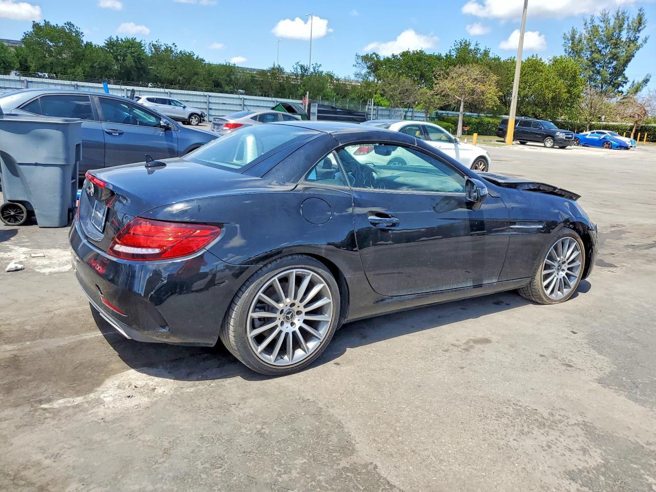 2020 Mercedes-Benz Slc 300 - Фото 3