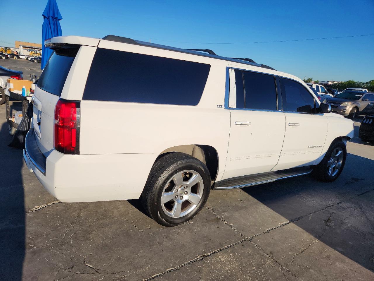 2015 Chevrolet Suburban K1500 Ltz - Image 3