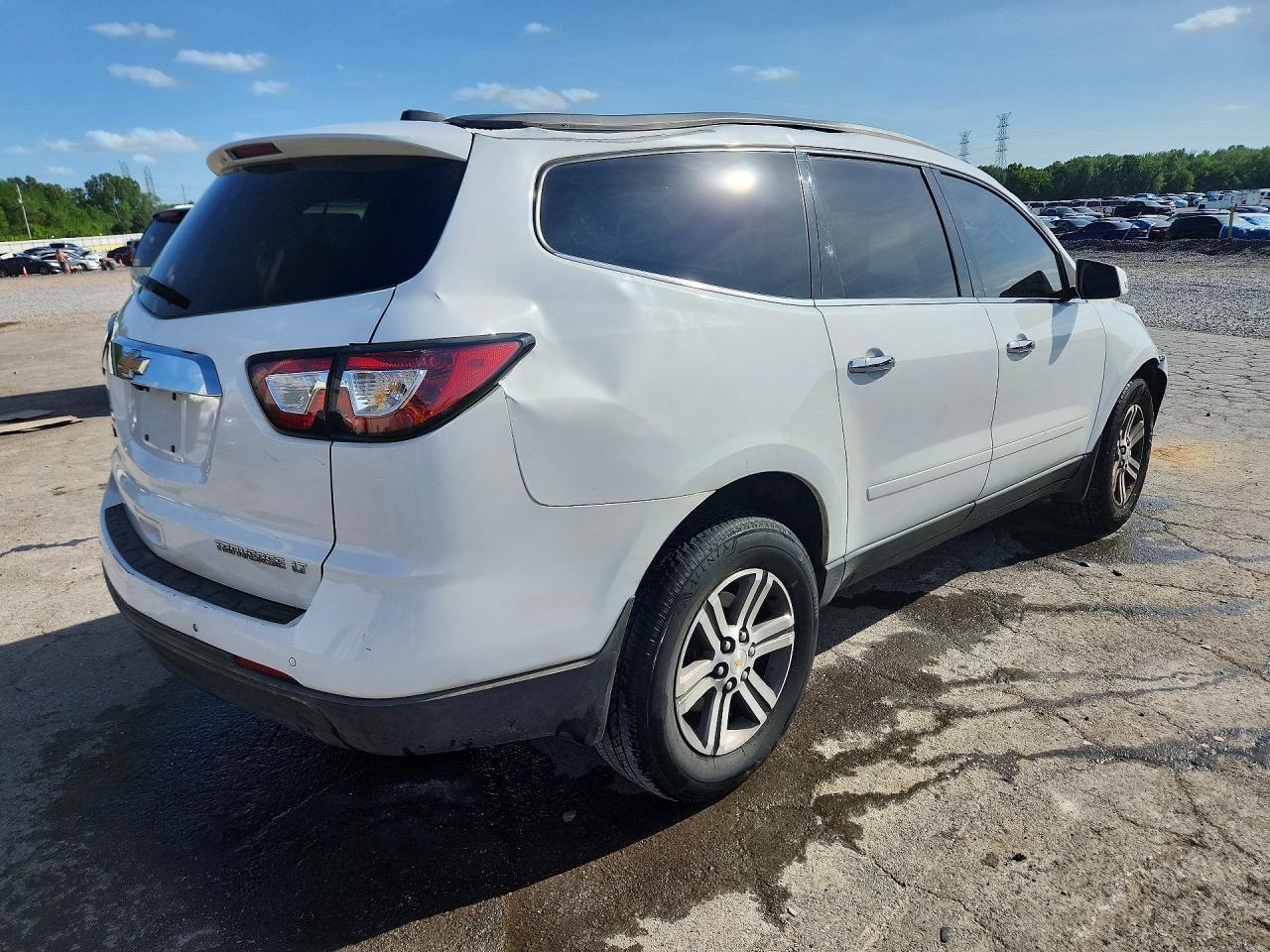 2016 Chevrolet Traverse Lt - Image 3