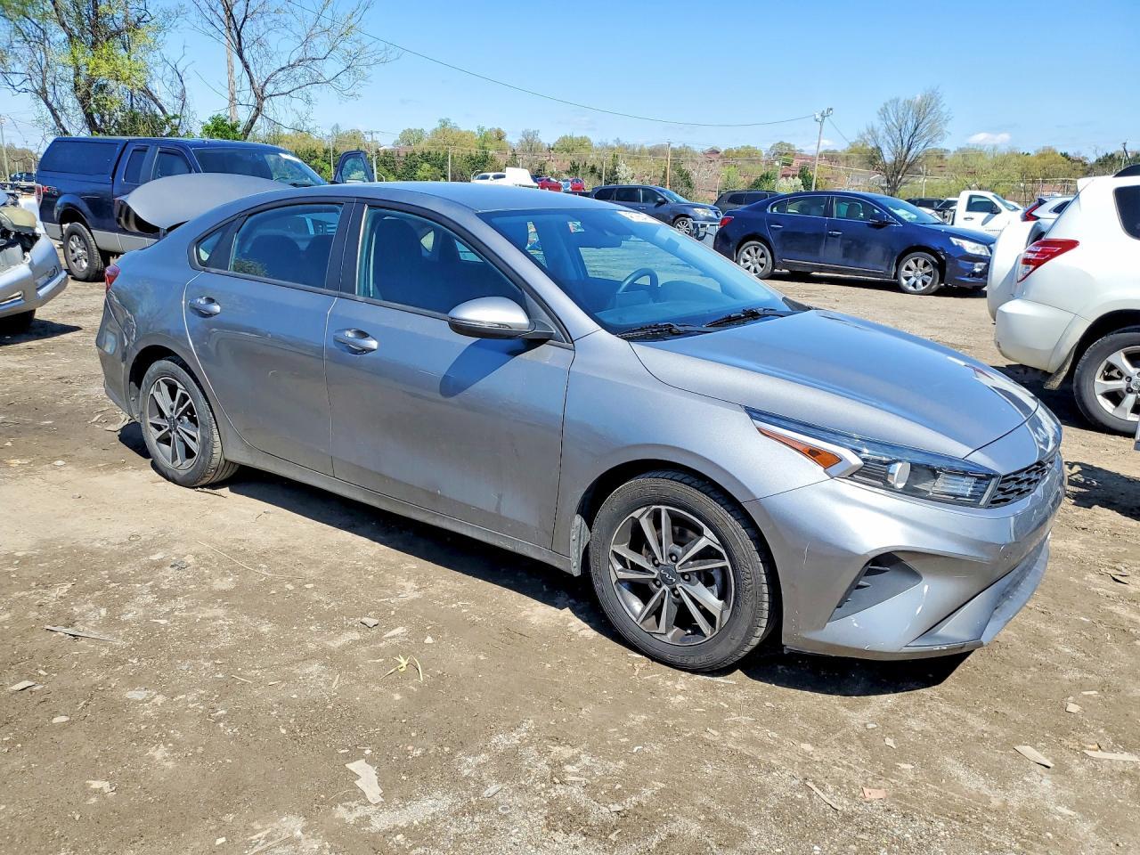 2022 Kia Forte Lxs - Фото 4