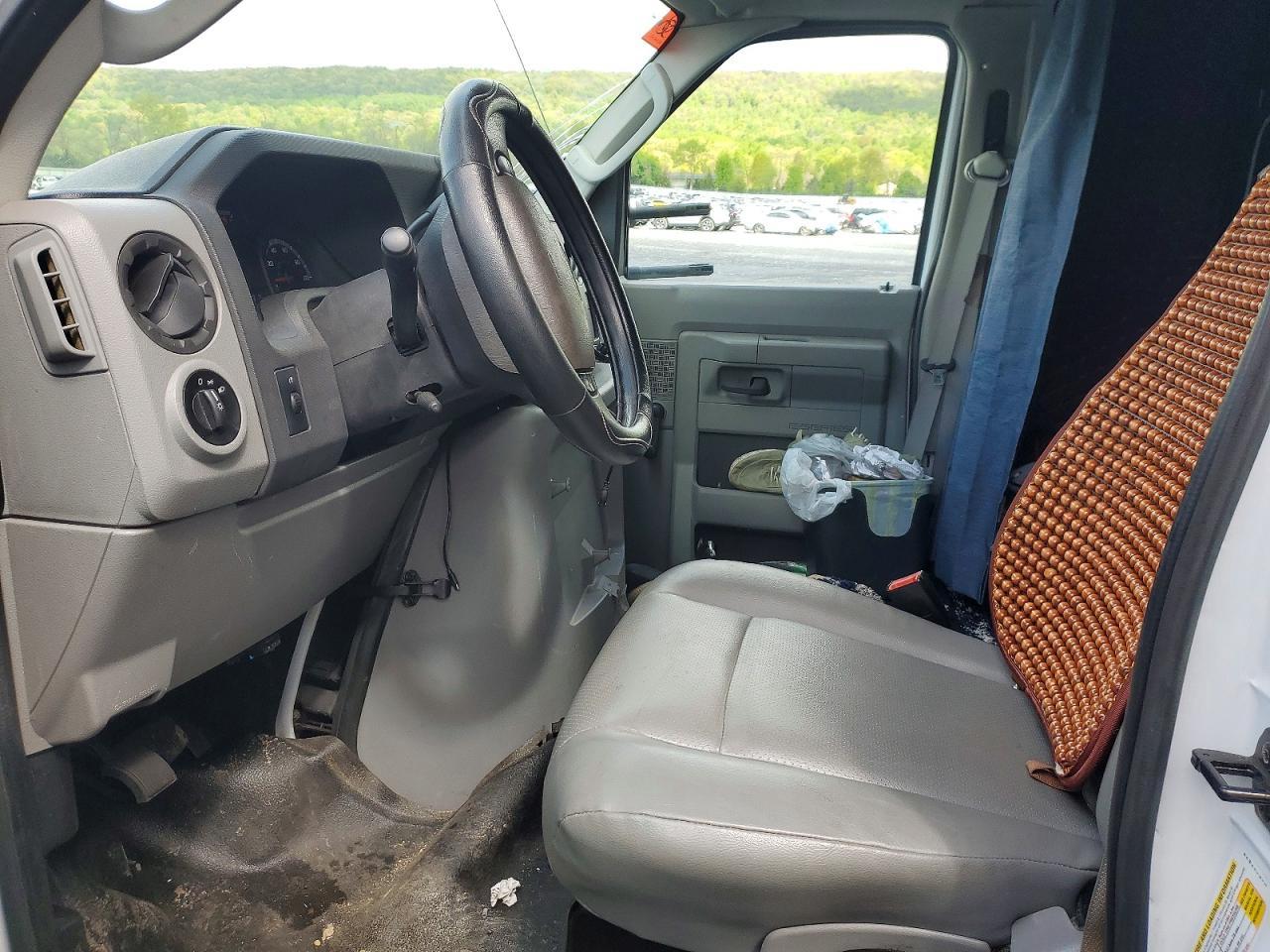 2019 Ford E350 Box Truck - Фото 7
