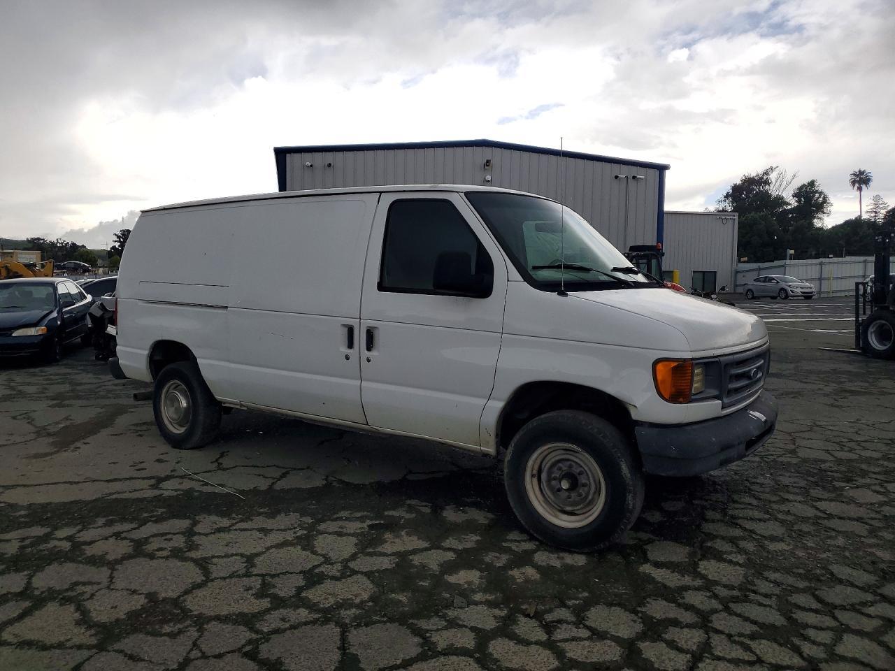 2005 Ford Econoline E250 Van - Фото 4