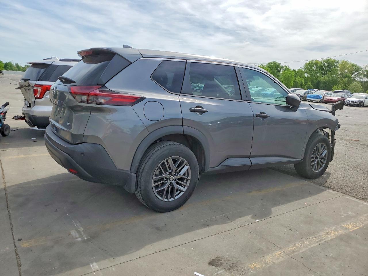 2021 Nissan Rogue - Image 3