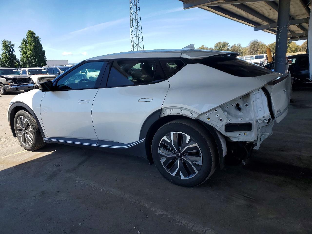 2022 Kia Ev6 Light - Image 2
