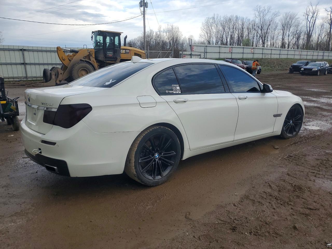 2014 BMW 750 Li - Image 3