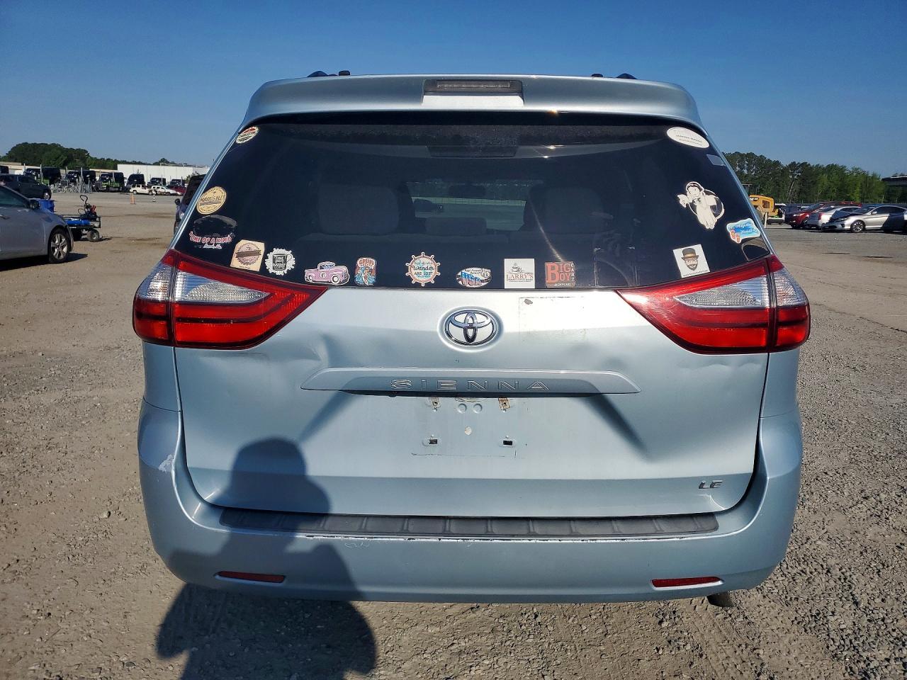 2016 Toyota Sienna Le 8-Passenger - Фото 6