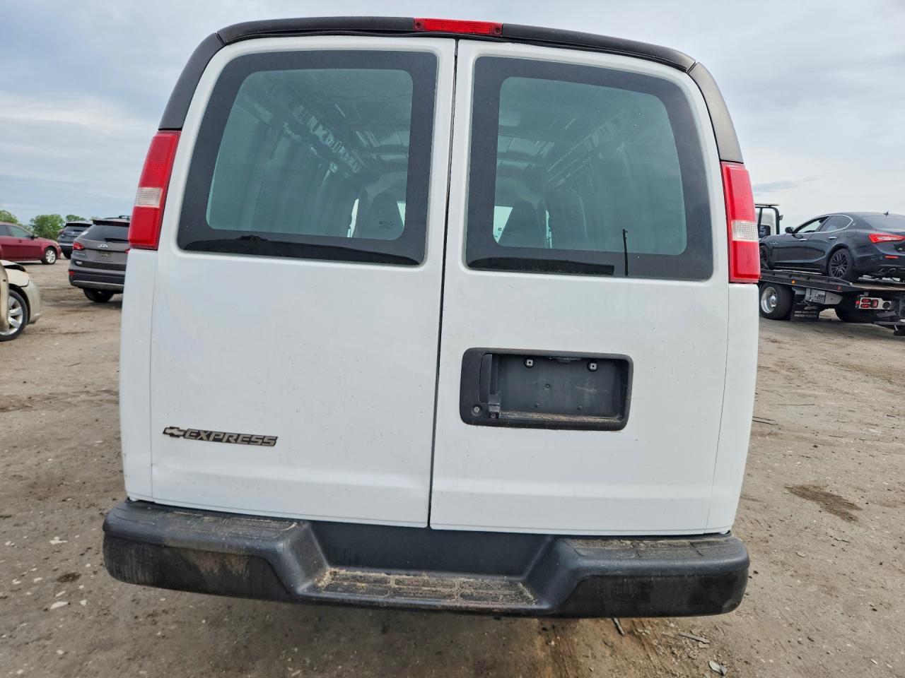 2018 Chevrolet Express 2500 Delivery Van - Фото 6