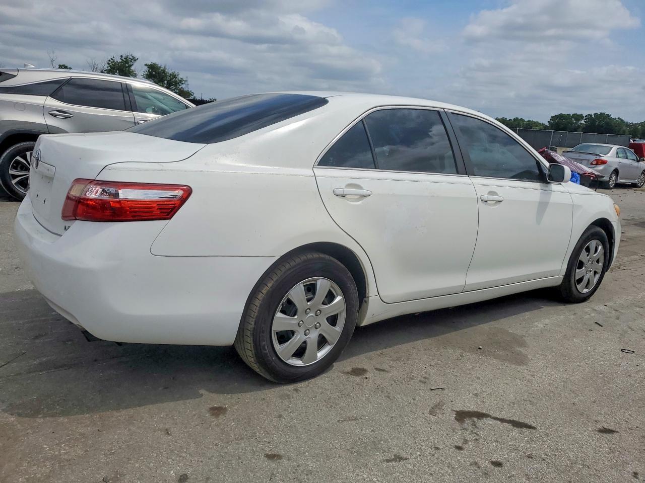 2009 Toyota Camry Le - Фото 3