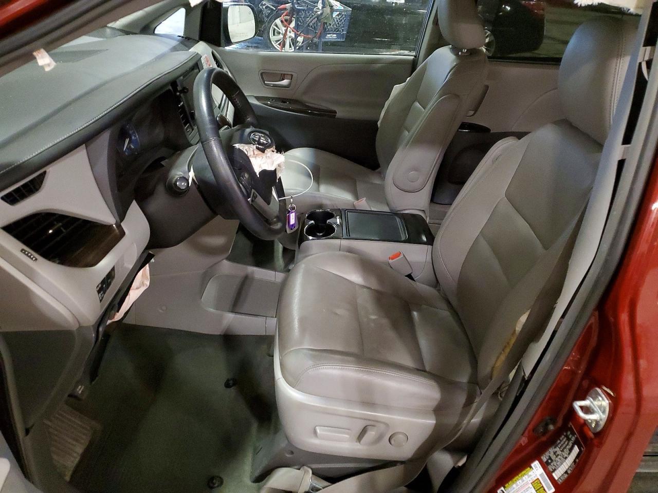 2015 Toyota Sienna Xle 8-Passenger - Фото 7