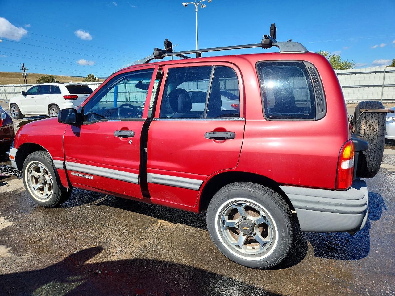 2000 Chevrolet Tracker - Image 2