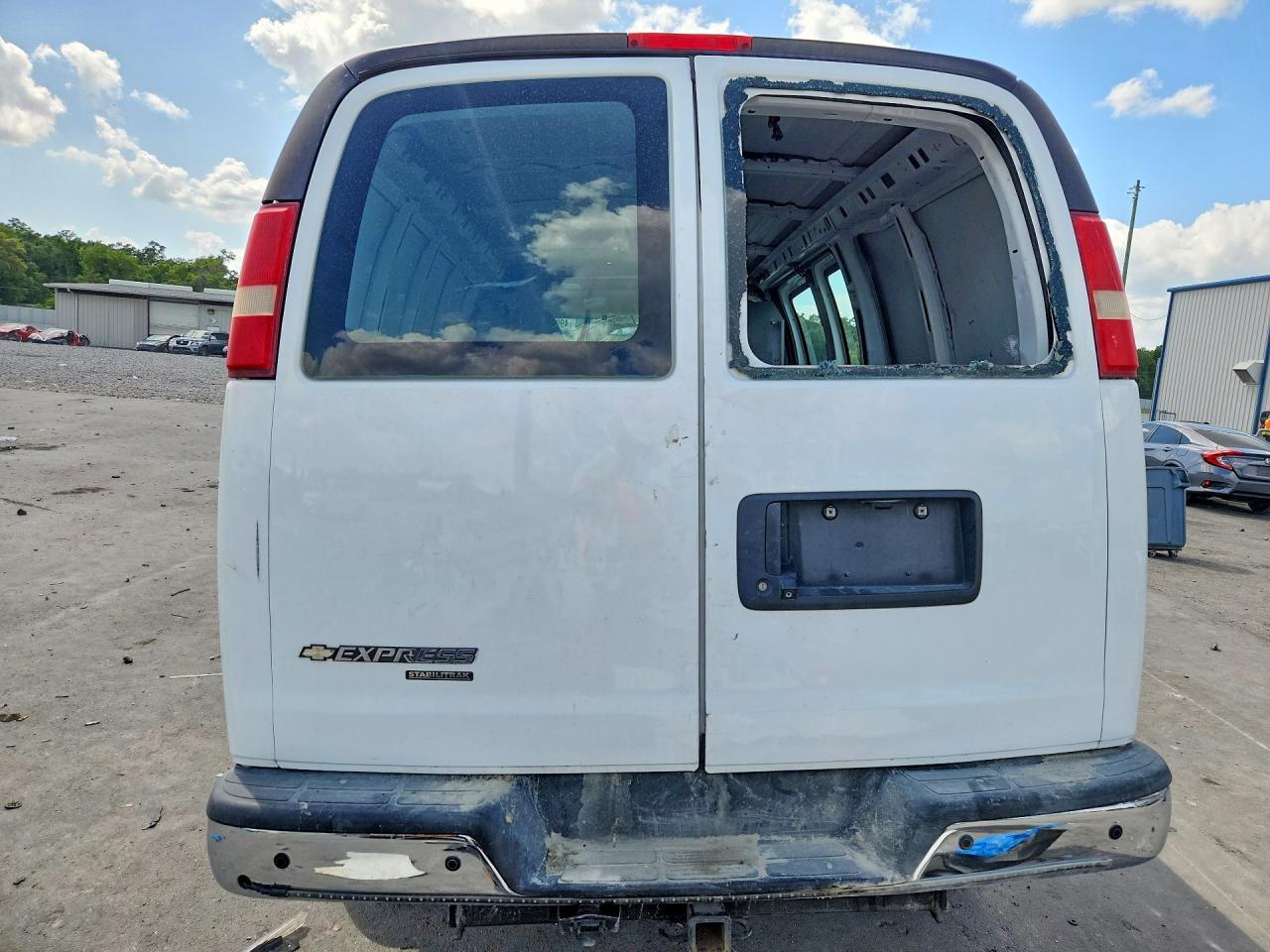 2014 Chevrolet Express G2500 - Фото 6