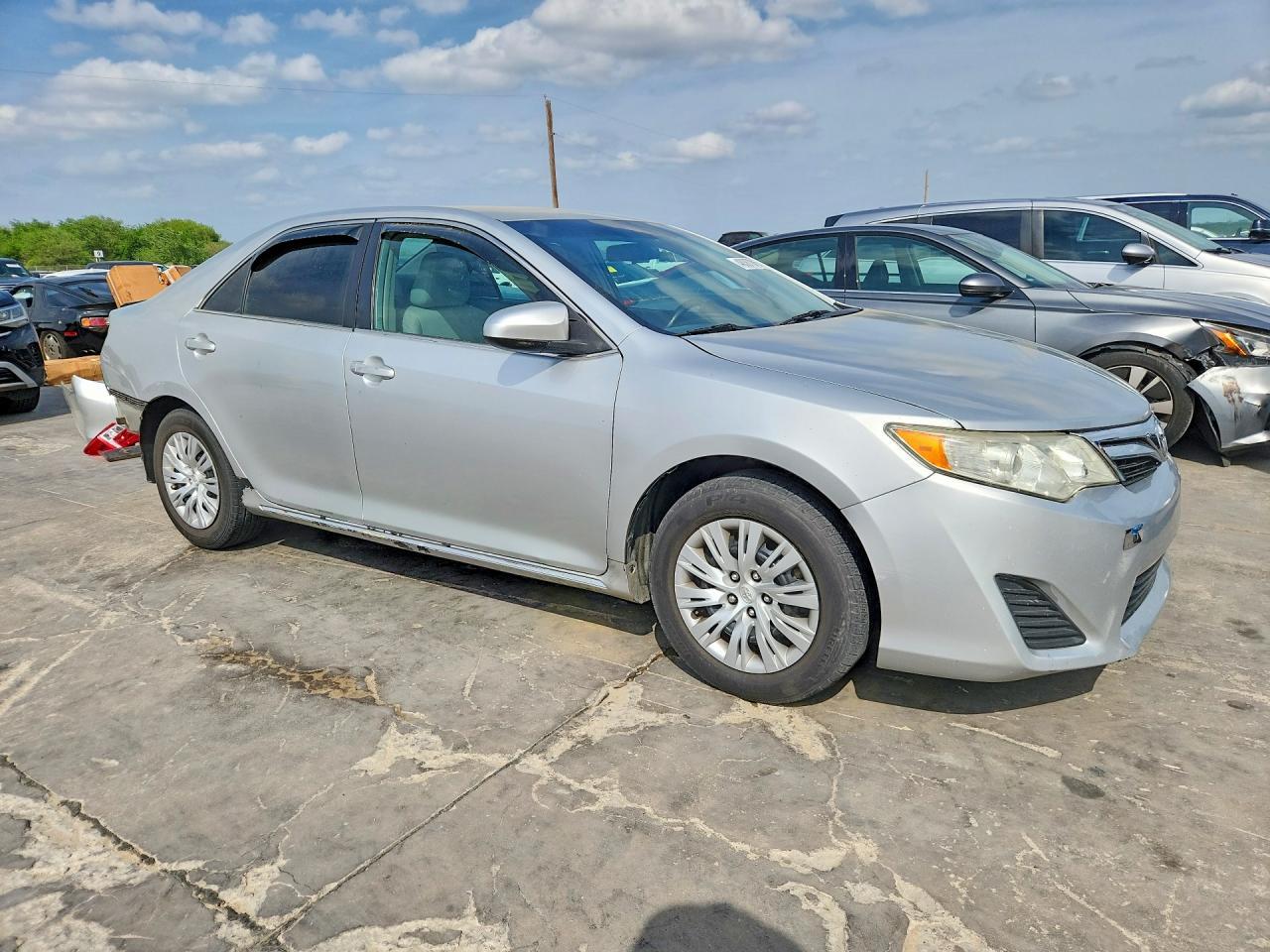 2013 Toyota Camry Le - Image 4