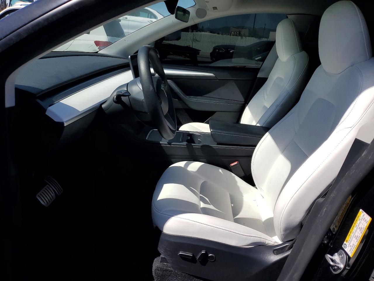 2023 Tesla Model Y - Image 7